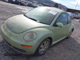 2008 Volkswagen New Beetle Coupe S with VIN 3VWPW31C58M520157, listed as a IAAI auction lot 41580195 with 1 mi miles. Bid and sale history available at carsss.com. Image 2.