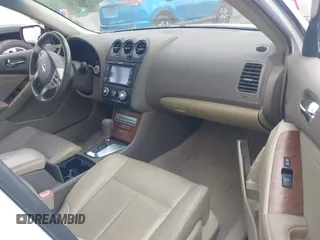 2009 Nissan Altima S z VIN 1N4AL21E39N471549, wystawiony jako IAAI lot #42203365 z przebiegiem 197 775 mil mil oraz . Historia ofert i sprzedaży dostępna na DreamBid. Obrazek 5.