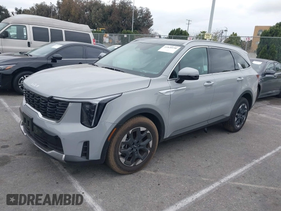 2025 Kia Sorento S z VIN 5XYRL4JC1SG334274, wystawiony jako IAAI lot #41820190 z przebiegiem 8 336 mil mil oraz . Historia ofert i sprzedaży dostępna na DreamBid. Obrazek 17.