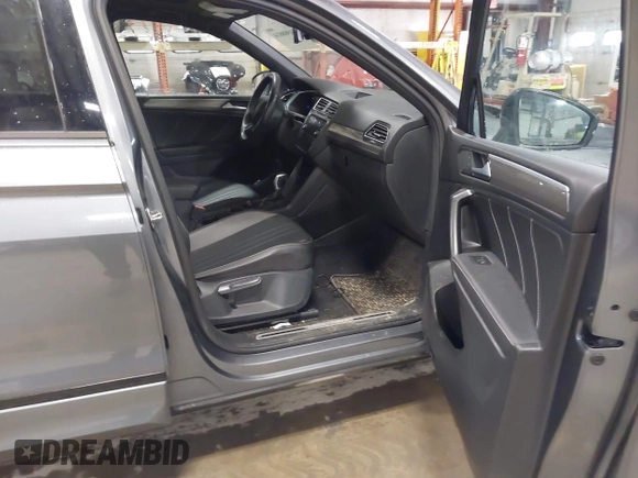 2022 Volkswagen Tiguan SE R-Line Black with VIN 3VV8B7AX9NM103988, listed as a IAAI auction lot 41908814 with 43,671 mi miles and . Bid and sale history available at DreamBid. Image 5.