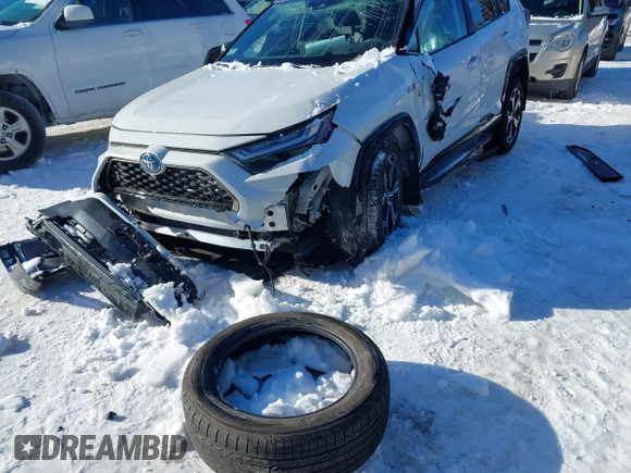 2024 Toyota RAV4 XSE z VIN JTMFB3FV9RD202172, wystawiony jako IAAI lot #41589995 z przebiegiem 6 016 mil mil oraz . Historia ofert i sprzedaży dostępna na DreamBid. Obrazek 12.