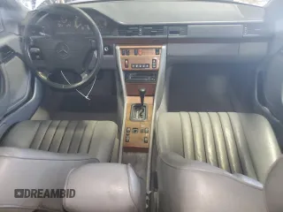 1992 Mercedes-Benz 300 with VIN WDBEA26D0NB615523, listed as a Copart auction lot 44381835 with 170,142 mi miles and Clean Title. Bid and sale history available at DreamBid. Image 8.