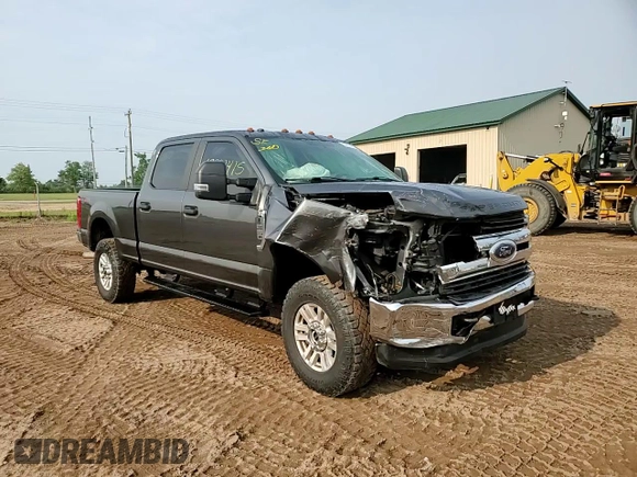 2019 Ford F-250 XL z VIN 1FT7W2B67KED61922, wystawiony jako Copart lot #63221415 z przebiegiem 133 946 mil mil oraz Czysty tytuł • Clean title. Historia ofert i sprzedaży dostępna na DreamBid. Obrazek 13.