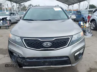 2013 Kia Sorento SX z VIN 5XYKW4A23DG400942, wystawiony jako IAAI lot #42185267 z przebiegiem 162 209 mil mil oraz . Historia ofert i sprzedaży dostępna na DreamBid. Obrazek 12.