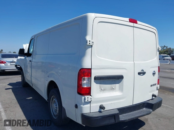 2020 Nissan NV Cargo SV z VIN 1N6BF0KM7LN806302, wystawiony jako IAAI lot #42239491 z przebiegiem 136 204 mil mil oraz . Historia ofert i sprzedaży dostępna na DreamBid. Obrazek 3.