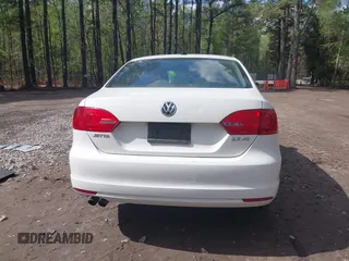 2013 Volkswagen Jetta Sedan SE with VIN 3VWDP7AJXDM201451, listed as a IAAI auction lot 41994783 with 136,112 mi miles. Bid and sale history available at carsss.com. Image 17.