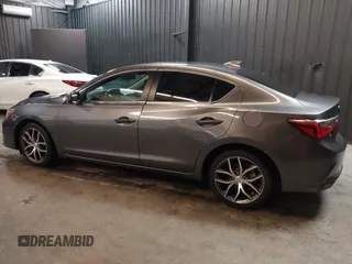 2019 Acura ILX w/Premium Pkg with VIN 19UDE2F76KA012106, listed as a IAAI auction lot 41460790 with 67,052 mi miles. Bid and sale history available at carsss.com. Image 3.