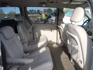 2005 Chrysler Town & Country Touring with VIN 2C4GP54L15R131849, listed as a IAAI auction lot 41933389 with 276,344 mi miles. Bid and sale history available at carsss.com. Image 8.