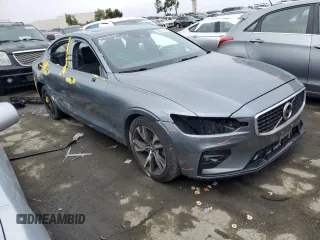 2019 Volvo S60 R-Design with VIN 7JRA22TMXKG013780, listed as a Copart auction lot 38024374 with 48,762 mi miles. Bid and sale history available at carsss.com. Image 4.