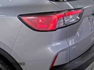 2022 Ford Escape SE z VIN 1FMCU9G66NUB33504, wystawiony jako IAAI lot #42748133 z przebiegiem 74 338 mil mil oraz . Historia ofert i sprzedaży dostępna na DreamBid. Obrazek 8.