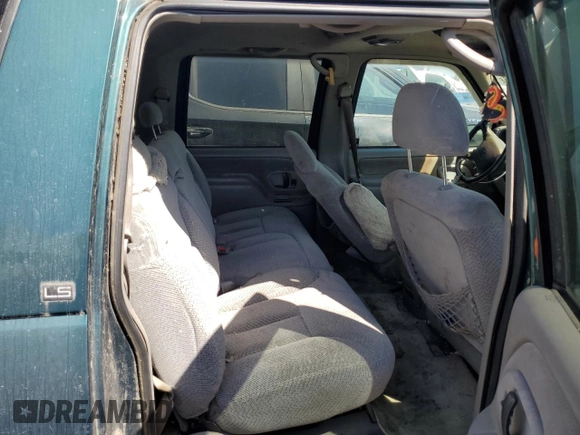 1996 Chevrolet Suburban with VIN 3GNFK16R7TG137640, listed as a Copart auction lot 68962854 with 147,244 mi miles and Clean Title. Bid and sale history available at carsss.com. Image 10.