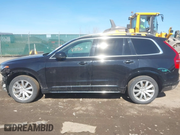 2018 Volvo XC90 Momentum with VIN YV4A22PKXJ1325880, listed as a IAAI auction lot 41719160 with 105,810 mi miles. Bid and sale history available at carsss.com. Image 15.