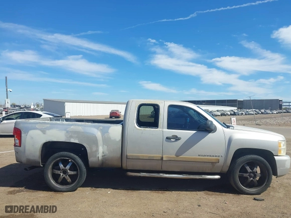 2007 Chevrolet Silverado 1500 Work Truck with VIN 1GCEC19C17Z610804, listed as a IAAI auction lot 41652687 with 333,312 mi miles. Bid and sale history available at carsss.com. Image 13.