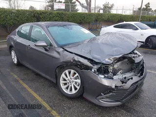 2024 Toyota Camry LE z VIN 4T1C11AK1RU228588, wystawiony jako IAAI lot #41580505 z przebiegiem 11 563 mil mil oraz . Historia ofert i sprzedaży dostępna na DreamBid. Obrazek 1.