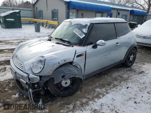 2004 MINI Hardtop with VIN WMWRC334X4TJ62010, listed as a Copart auction lot 45191885 with Not Provided miles and Salvage Title. Bid and sale history available at DreamBid. Image 1.