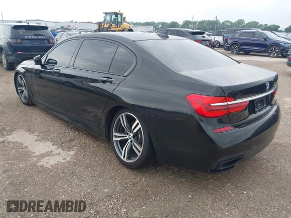 2017 BMW 7 Series 740i z VIN WBA7E2C36HG741092, wystawiony jako IAAI lot #42029625 z przebiegiem 60 389 mil mil oraz . Historia ofert i sprzedaży dostępna na DreamBid. Obrazek 3.