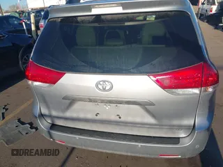 2014 Toyota Sienna XLE z VIN 5TDYK3DC9ES508300, wystawiony jako IAAI lot #41867307 z przebiegiem 93 798 mil mil oraz . Historia ofert i sprzedaży dostępna na DreamBid. Obrazek 16.