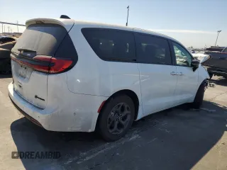 2023 Chrysler Pacifica Hybrid Limited z VIN 2C4RC1S72PR589177, wystawiony jako Copart lot #64046525 z przebiegiem 12 658 mil mil oraz Szkoda całkowita • Salvage title. Historia ofert i sprzedaży dostępna na DreamBid. Obrazek 3.
