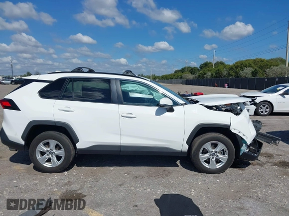 2021 Toyota RAV4 XLE with VIN 2T3W1RFV2MC102997, listed as a IAAI auction lot 41512340 with 47,238 mi miles. Bid and sale history available at carsss.com. Image 14.