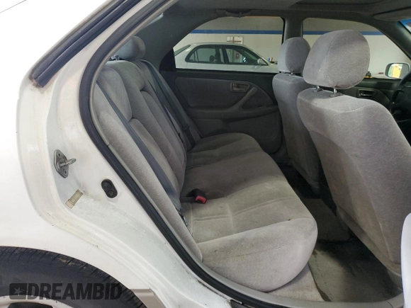 1998 Toyota Camry LE z VIN 4T1BF22K1WU048928, wystawiony jako Copart lot #57654365 z przebiegiem 132 087 mil mil oraz Czysty tytuł • Clean title. Historia ofert i sprzedaży dostępna na DreamBid. Obrazek 10.