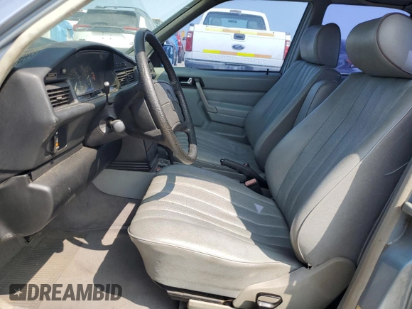 1986 Mercedes-Benz 190 E z VIN WDBDA24D4GF155793, wystawiony jako Copart lot #68599054 z przebiegiem 193 233 mil mil oraz Tytuł czysty. Historia ofert i sprzedaży dostępna na DreamBid. Obrazek 7.