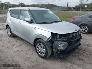 2020 Kia Soul LX with VIN KNDJ23AU0L7733498, listed as a IAAI auction lot 41524938 with 135,131 mi miles. Bid and sale history available at carsss.com. Image 1.
