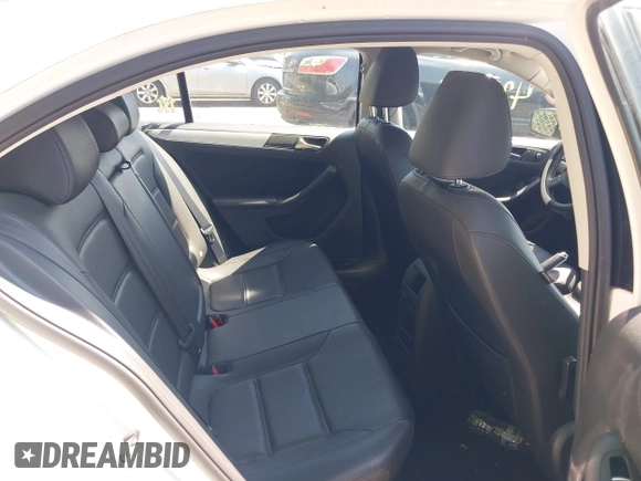 2014 Volkswagen Jetta SE с VIN 3VWD17AJ9EM420615, выставлен на аукционе IAAI как лот 42521817 с пробегом 95 433 миль миль и . История ставок и продаж доступна на DreamBid. Изображение 8.