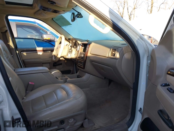 2004 Ford Explorer Limited z VIN 1FMDU75W64ZA84947, wystawiony jako IAAI lot #41775189 z przebiegiem 226 126 mil mil oraz . Historia ofert i sprzedaży dostępna na DreamBid. Obrazek 5.