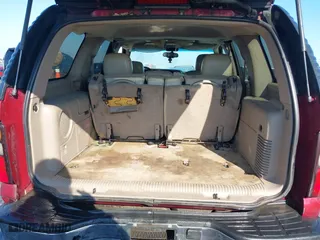 2005 Chevrolet Tahoe Z71 with VIN 1GNEC13T55R155842, listed as a IAAI auction lot 41321412 with 221,109 mi miles. Bid and sale history available at carsss.com. Image 17.