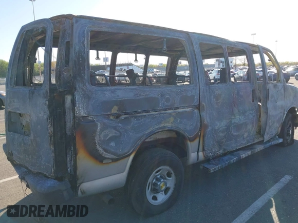 2009 Chevrolet Express Passenger with VIN 1GAHG35KX91132693, listed as a IAAI auction lot 42121039 with Not provided miles and . Bid and sale history available at DreamBid. Image 4.