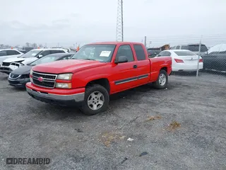 2006 Chevrolet Silverado 1500 LT2 with VIN 1GCEK19B06Z140810, listed as a IAAI auction lot 41564712 with 352,233 mi miles. Bid and sale history available at carsss.com. Image 17.
