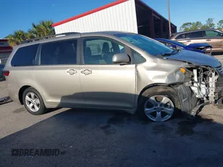 2017 Toyota Sienna LE Auto Access Seat with VIN 5TDKZ3DC5HS786195, listed as a IAAI auction lot 41829226 with 138,047 mi miles. Bid and sale history available at carsss.com. Image 13.