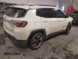 2019 Jeep Compass Limited with VIN 3C4NJCCB1KT662905, listed as a IAAI auction lot 41572268 with 105,377 mi miles. Bid and sale history available at carsss.com. Image 4.
