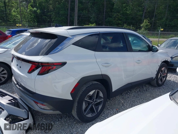 2025 Hyundai Tucson SEL with VIN 5NMJB3DE2SH492894, listed as a IAAI auction lot 42087529 with 7,903 mi miles. Bid and sale history available at carsss.com. Image 4.