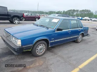 1987 Volvo 740 with VIN YV1FX8845H1175324, listed as a IAAI auction lot 42076862 with 371,211 mi miles. Bid and sale history available at carsss.com. Image 2.