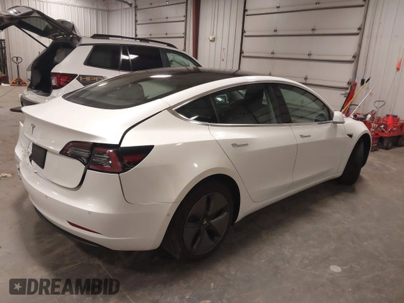 2019 Tesla Model 3 Mid Range z VIN 5YJ3E1EA5KF317542, wystawiony jako IAAI lot #42050461 z przebiegiem 55 054 mil mil oraz . Historia ofert i sprzedaży dostępna na DreamBid. Obrazek 4.