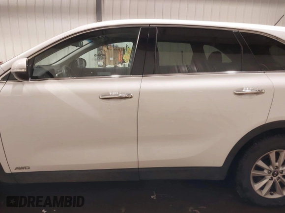 2019 Kia Sorento LX with VIN 5XYPGDA36KG542596, listed as a IAAI auction lot 40921931 with 115,716 mi miles. Bid and sale history available at carsss.com. Image 15.