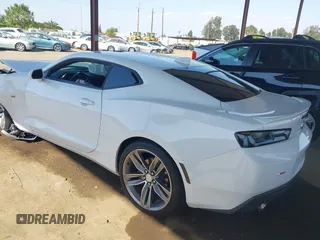 2017 Chevrolet Camaro 1LT z VIN 1G1FB1RS3H0215472, wystawiony jako IAAI lot #42192641 z przebiegiem 23 716 mil mil oraz . Historia ofert i sprzedaży dostępna na DreamBid. Obrazek 3.