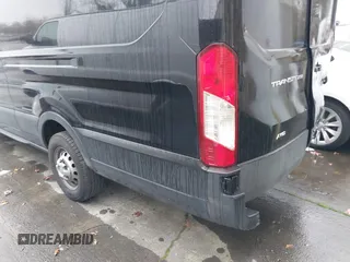 2022 Ford Transit Cargo z VIN 1FTBR3U85NKA64644, wystawiony jako IAAI lot #41006811 z przebiegiem 101 658 mil mil oraz . Historia ofert i sprzedaży dostępna na DreamBid. Obrazek 22.
