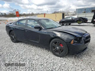 2013 Dodge Charger SXT z VIN 2C3CDXJG2DH615726, wystawiony jako Copart lot #53116535 z przebiegiem 304 919 mil mil oraz Szkoda całkowita • Salvage title. Historia ofert i sprzedaży dostępna na DreamBid. Obrazek 4.