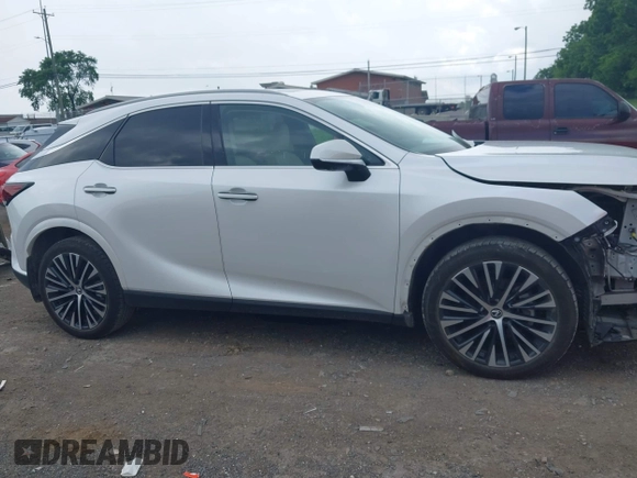 2024 Lexus RX 350 z VIN 2T2BAMBA4RC028661, wystawiony jako IAAI lot #42252708 z przebiegiem 19 141 mil mil oraz . Historia ofert i sprzedaży dostępna na DreamBid. Obrazek 13.