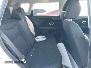 2015 Kia Soul z VIN KNDJN2A27F7230622, wystawiony jako IAAI lot #41598447 z przebiegiem 234 233 mil mil oraz . Historia ofert i sprzedaży dostępna na DreamBid. Obrazek 8.