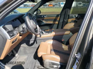 2023 BMW X5 M z VIN 5YMJU0C01P9P15368, wystawiony jako Copart lot #50782505 z przebiegiem Nie podano mil oraz Szkody całkowita. Historia ofert i sprzedaży dostępna na DreamBid. Obrazek 7.