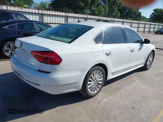 2016 Volkswagen Passat SE z VIN 1VWBS7A39GC019804, wystawiony jako IAAI lot #42189273 z przebiegiem 113 006 mil mil oraz . Historia ofert i sprzedaży dostępna na DreamBid. Obrazek 4.