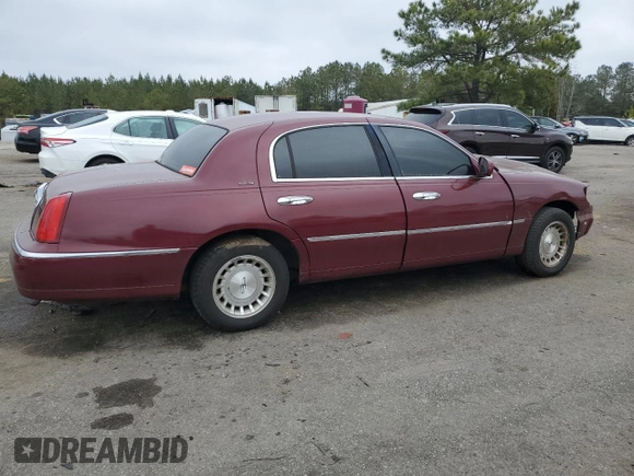 1999 Lincoln Town Car Executive z VIN 1LNHM81W5XY655075, wystawiony jako Copart lot #43263935 z przebiegiem Nie podano mil oraz Szkoda całkowita • Salvage title. Historia ofert i sprzedaży dostępna na DreamBid. Obrazek 3.