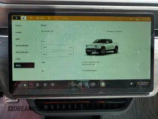 2023 Rivian R1T Adventure z VIN 7FCTGBAA5PN028668, wystawiony jako Copart lot #61126184 z przebiegiem 2337 mil mil oraz Szkody całkowita. Historia ofert i sprzedaży dostępna na DreamBid. Obrazek 9.
