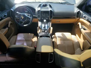 2016 Porsche Cayenne z VIN WP1AA2A22GKA08076, wystawiony jako Copart lot #55059565 z przebiegiem 71 521 mil mil oraz Szkoda całkowita • Salvage title. Historia ofert i sprzedaży dostępna na DreamBid. Obrazek 8.