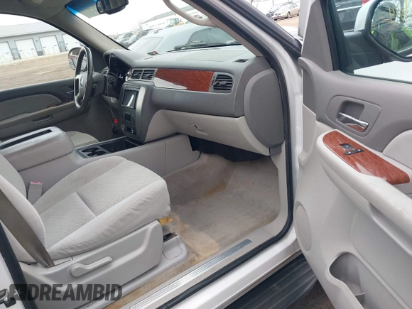 2007 GMC Yukon SLE with VIN 1GKFC13057R351385, listed as a IAAI auction lot 41720394 with 159,752 mi miles. Bid and sale history available at carsss.com. Image 5.