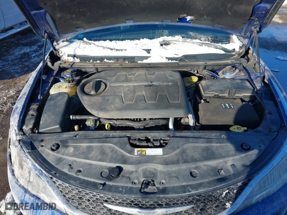 2015 Chrysler 200 C with VIN 1C3CCCEG4FN512775, listed as a IAAI auction lot 41319467 with 182,068 mi miles. Bid and sale history available at carsss.com. Image 10.