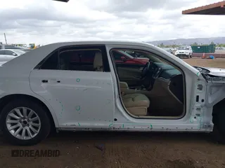 2014 Chrysler 300 z VIN 2C3CCAAG3EH380027, wystawiony jako IAAI lot #42191831 z przebiegiem 137 751 mil mil oraz . Historia ofert i sprzedaży dostępna na DreamBid. Obrazek 14.